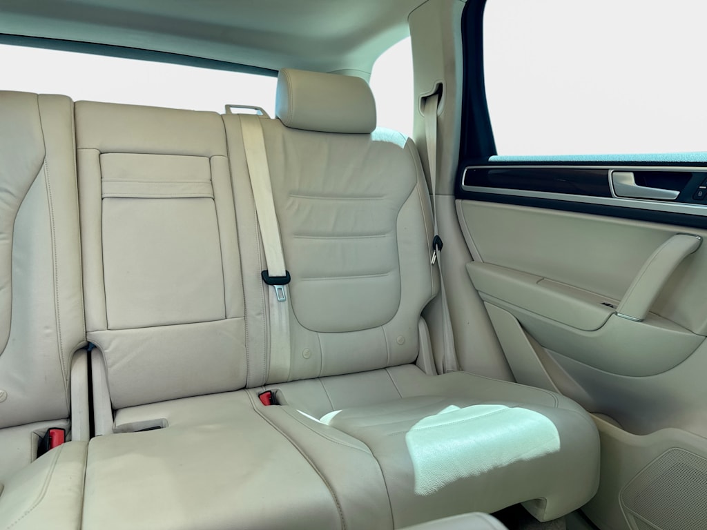 Thumbnail: 2016 Volkswagen Touareg - 13