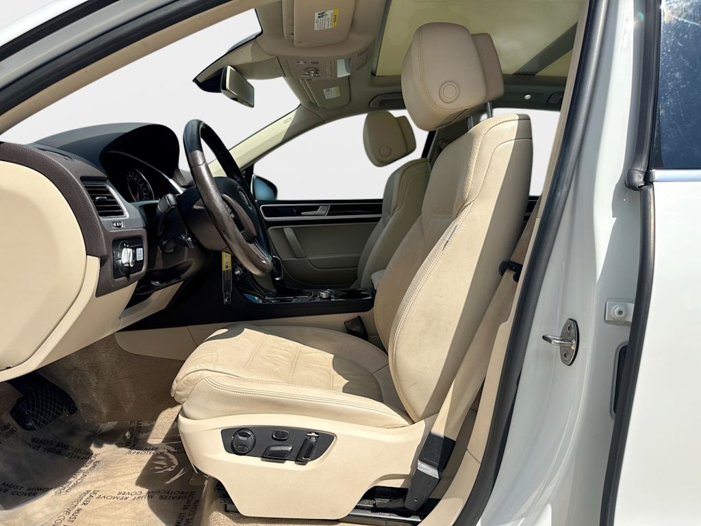 Thumbnail: 2016 Volkswagen Touareg - 12