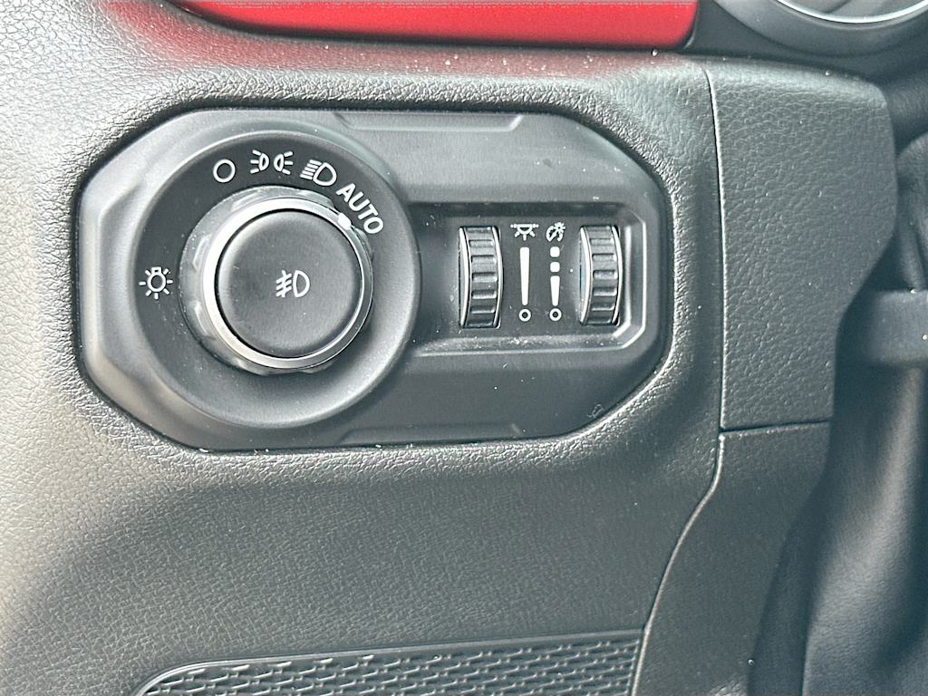 Thumbnail: 2018 Jeep Wrangler - 23