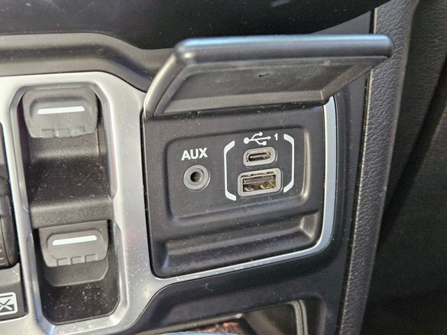 Thumbnail: 2021 Jeep Wrangler - 31