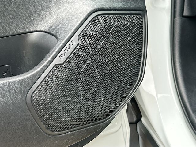 Thumbnail: 2022 Toyota RAV4 - 28