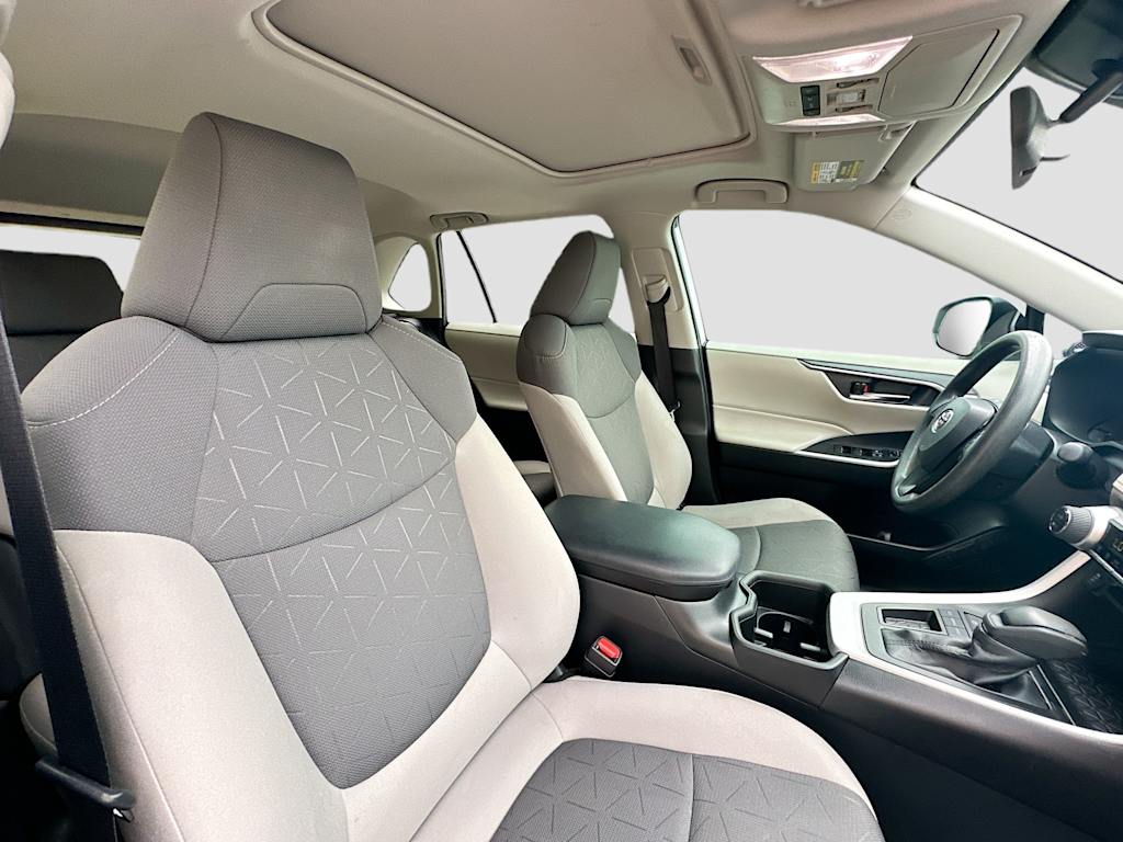 Thumbnail: 2022 Toyota RAV4 - 11