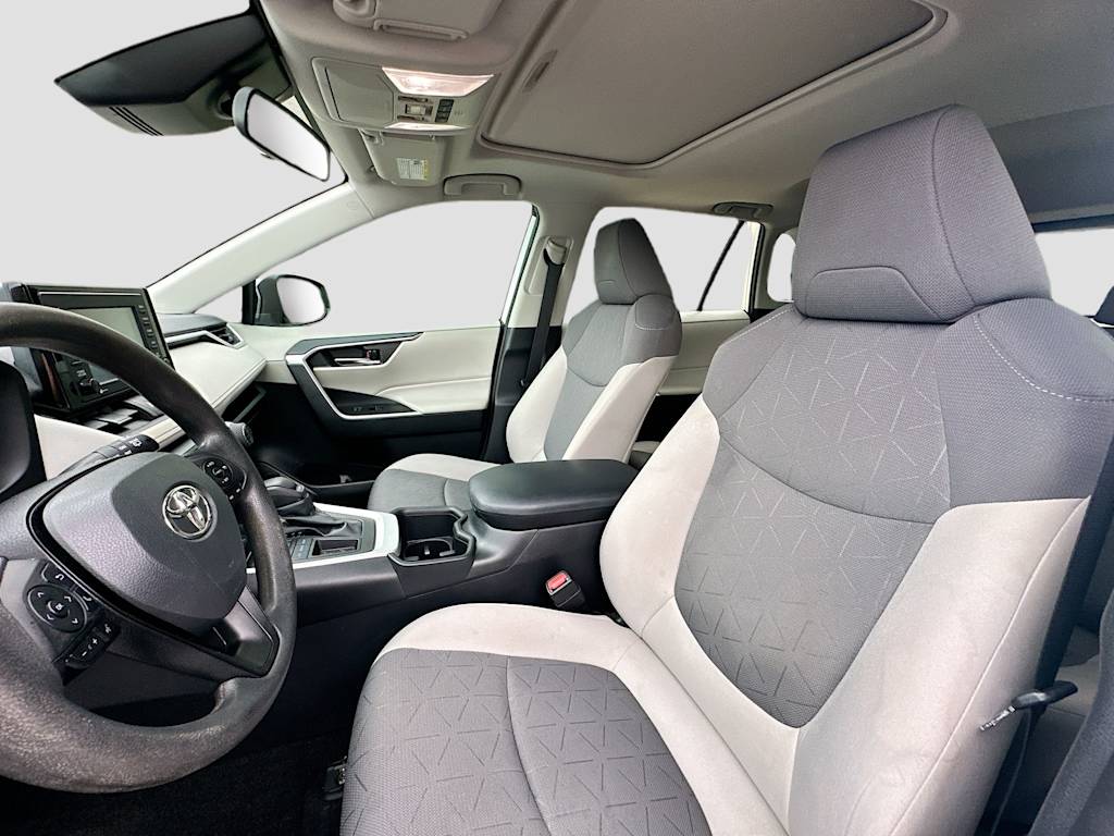 Thumbnail: 2022 Toyota RAV4 - 10