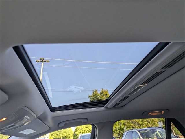 Thumbnail: 2015 Mercedes-Benz M-Class - 24