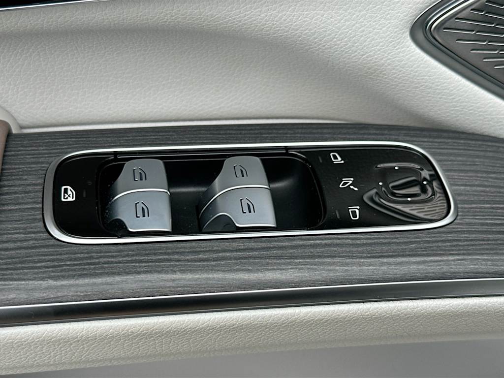 Thumbnail: 2023 Mercedes-Benz EQS - 25