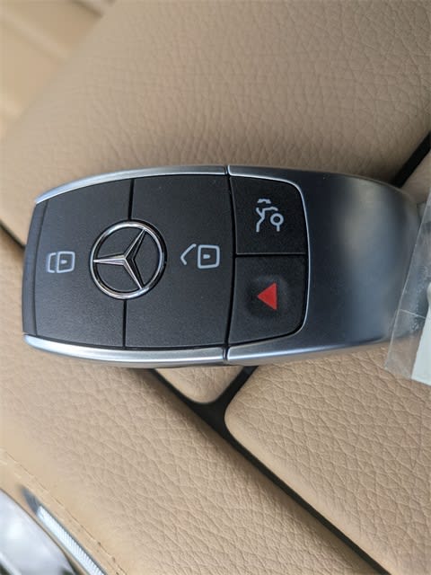 Thumbnail: 2025 Mercedes-Benz GLE - 17