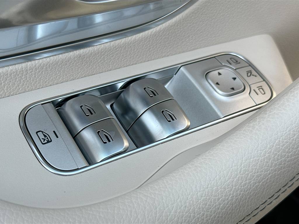 Thumbnail: 2026 Mercedes-Benz GLE - 26