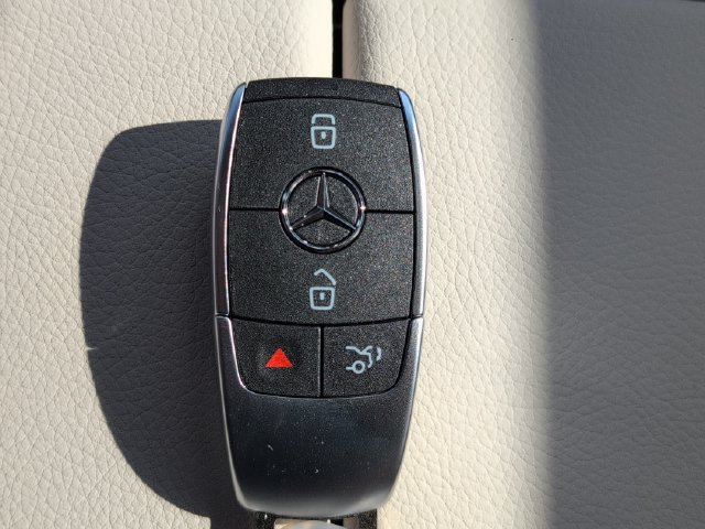 Thumbnail: 2026 Mercedes-Benz GLE - 19