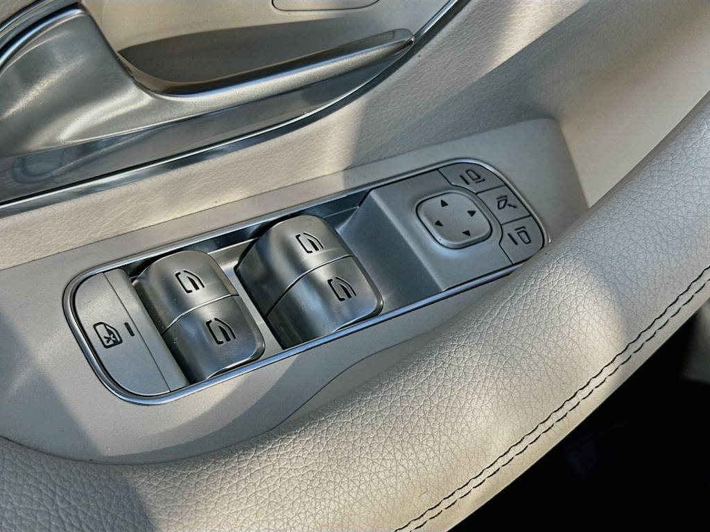 Thumbnail: 2025 Mercedes-Benz GLS - 26