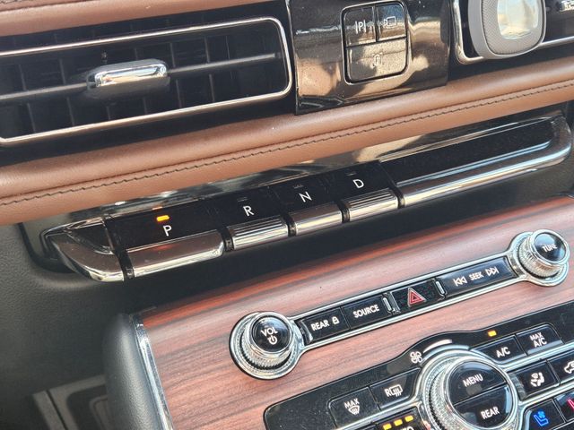 Thumbnail: 2022 Lincoln Aviator - 35