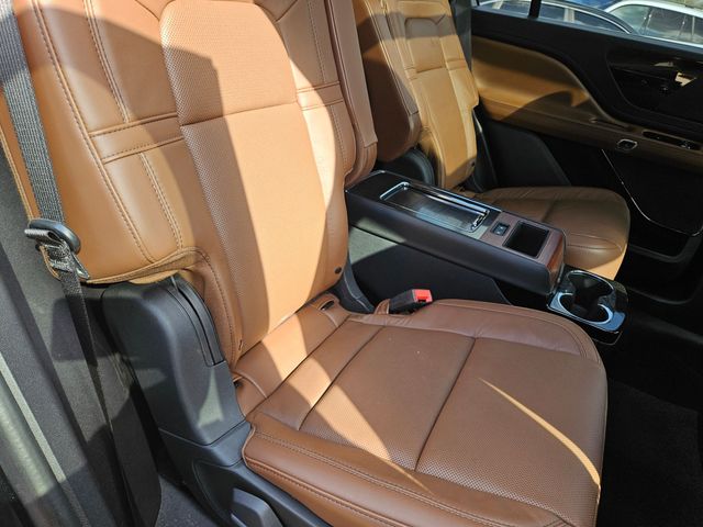 Thumbnail: 2022 Lincoln Aviator - 24