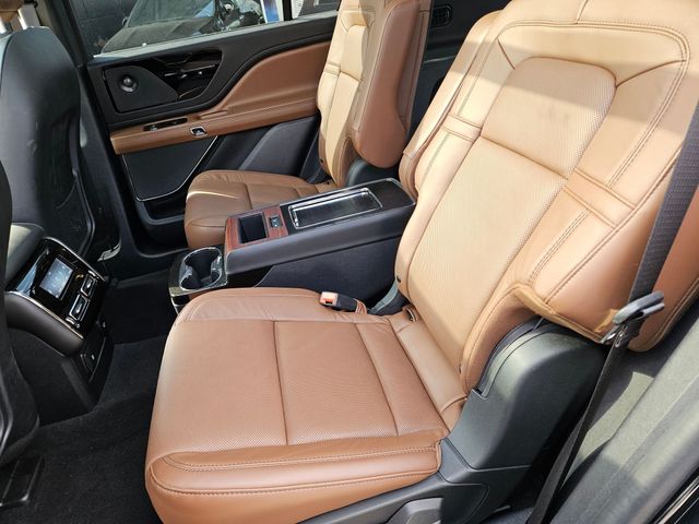 Thumbnail: 2022 Lincoln Aviator - 23