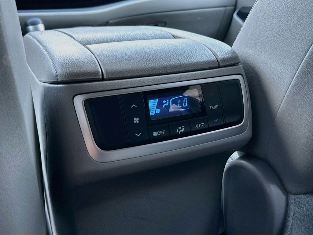 Thumbnail: 2019 Toyota Highlander - 32