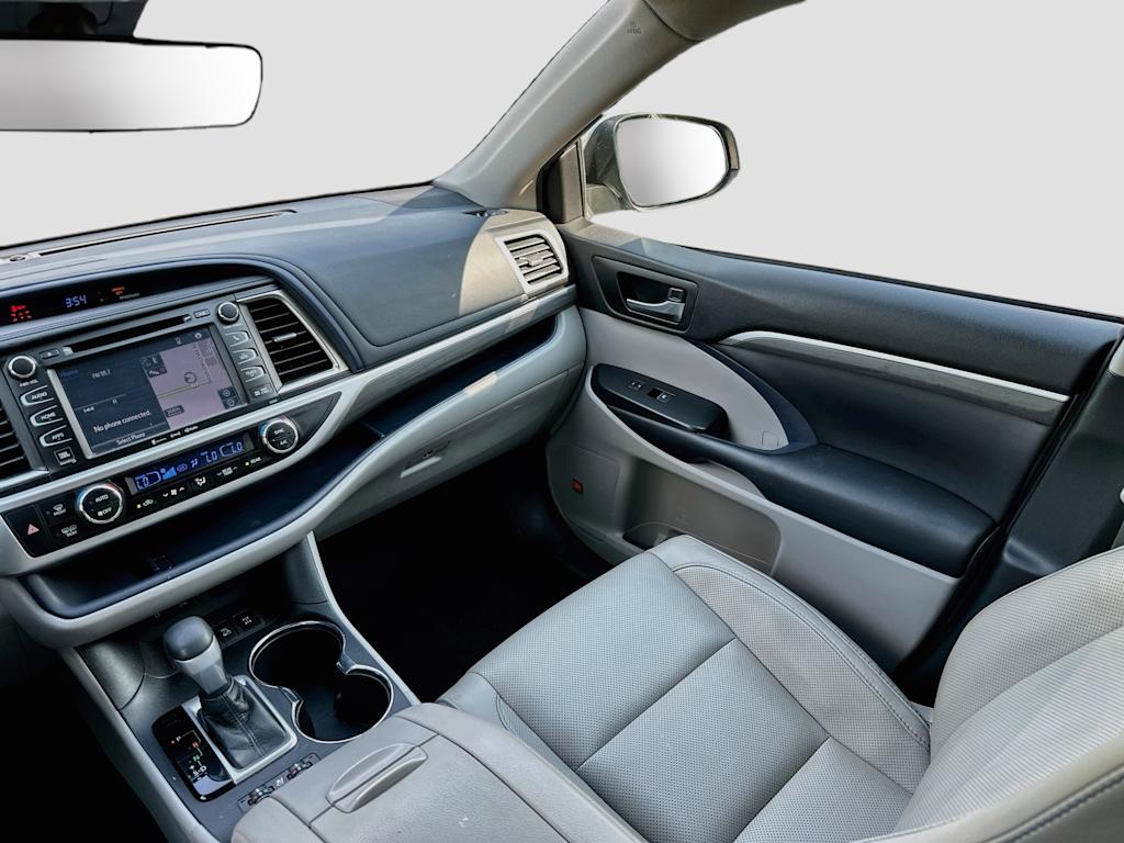 Thumbnail: 2019 Toyota Highlander - 14