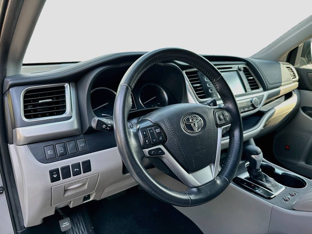 Thumbnail: 2019 Toyota Highlander - 2