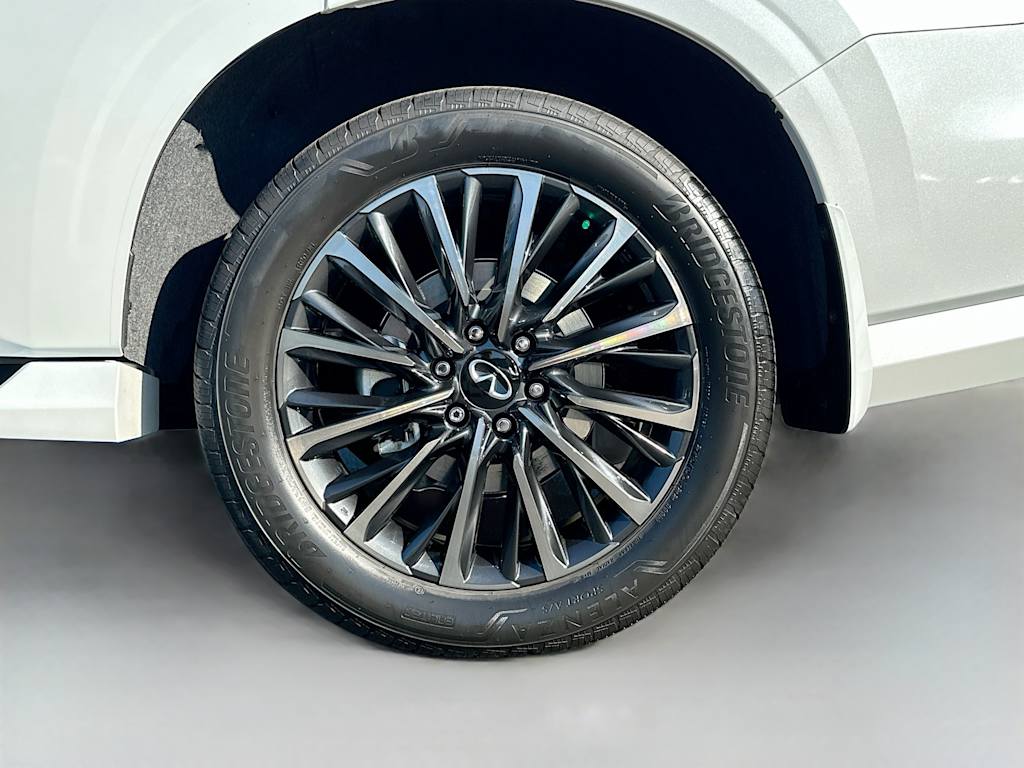 Thumbnail: 2026 INFINITI QX80 - 8