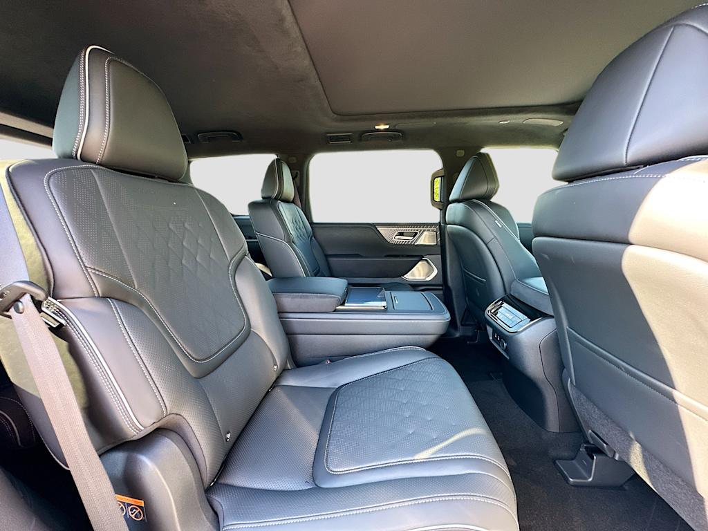 Thumbnail: 2026 INFINITI QX80 - 34