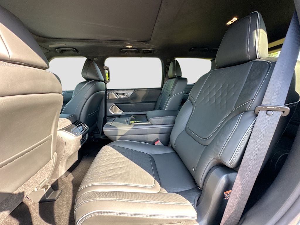Thumbnail: 2026 INFINITI QX80 - 13