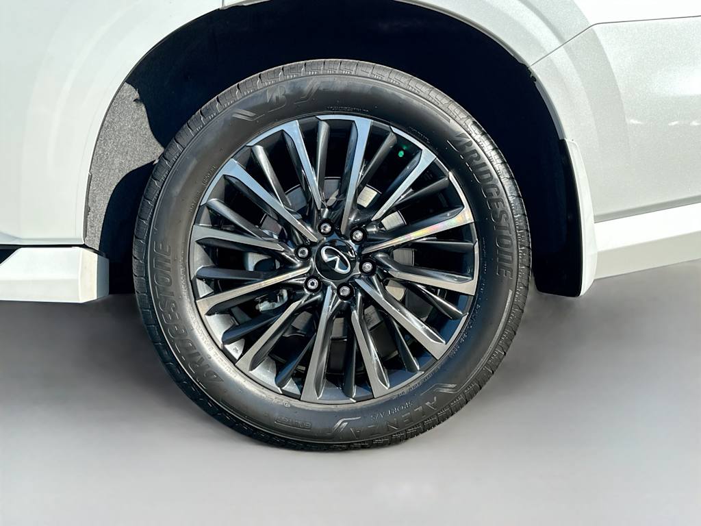 Thumbnail: 2026 INFINITI QX80 - 8