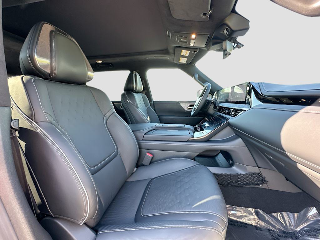 Thumbnail: 2026 INFINITI QX80 - 12