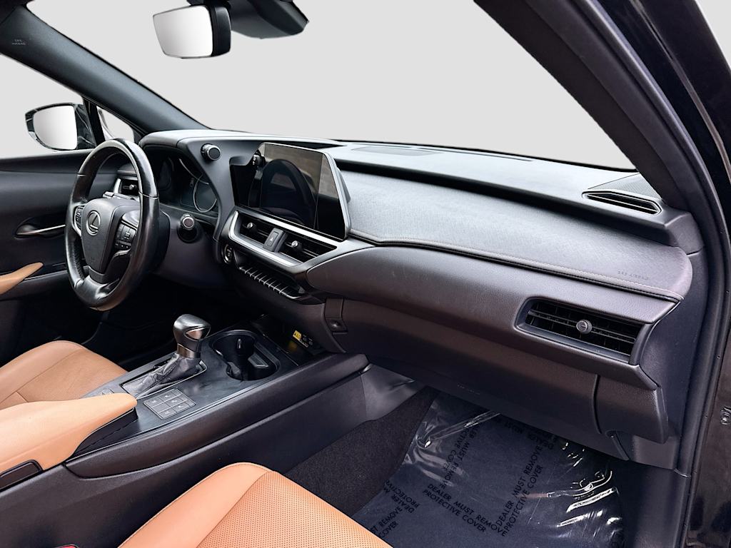 Thumbnail: 2023 Lexus UX - 32