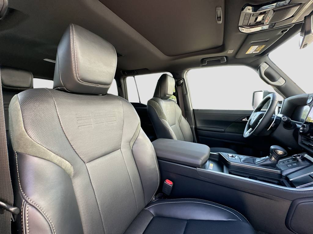 Thumbnail: 2026 Lexus ES - 31