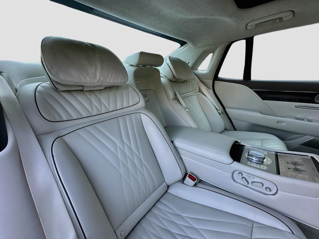 Thumbnail: 2023 Genesis G90 - 33