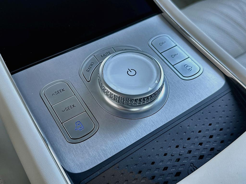Thumbnail: 2023 Genesis G90 - 31