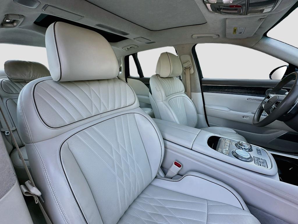 Thumbnail: 2023 Genesis G90 - 34