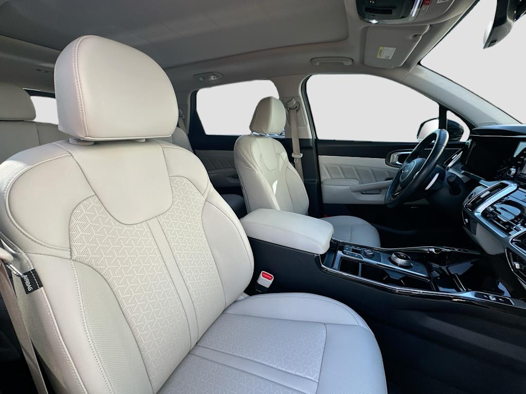 Thumbnail: 2023 Kia Sorento - 12
