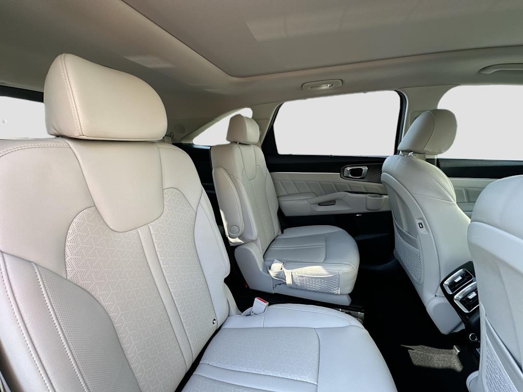 Thumbnail: 2023 Kia Sorento - 32