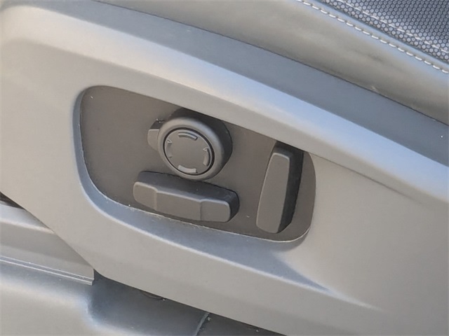 Thumbnail: 2021 Land Rover Defender - 30