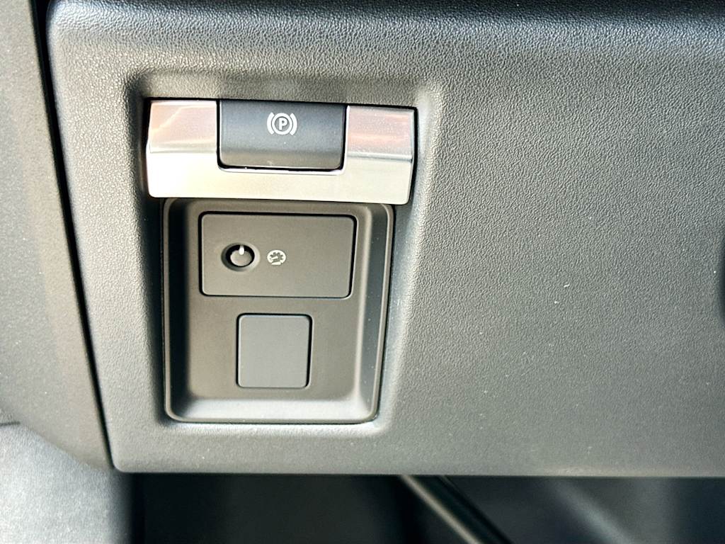 Thumbnail: 2025 Land Rover Defender - 23