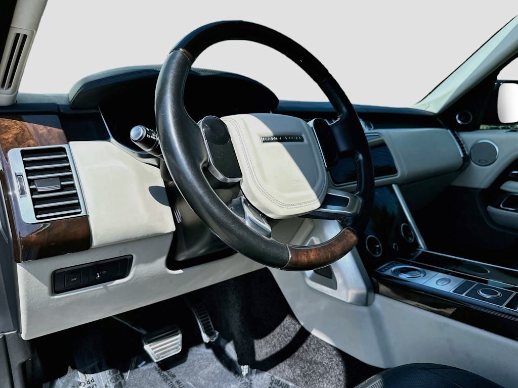 Thumbnail: 2021 Land Rover Range Rover - 2