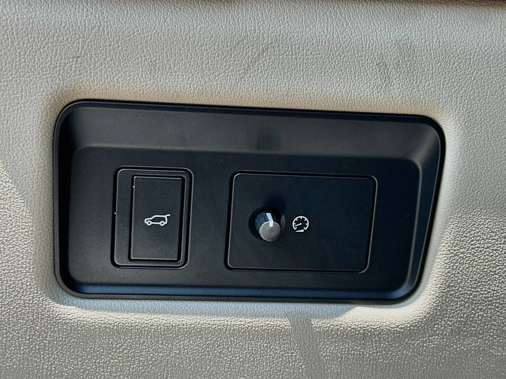 Thumbnail: 2021 Land Rover Range Rover - 23