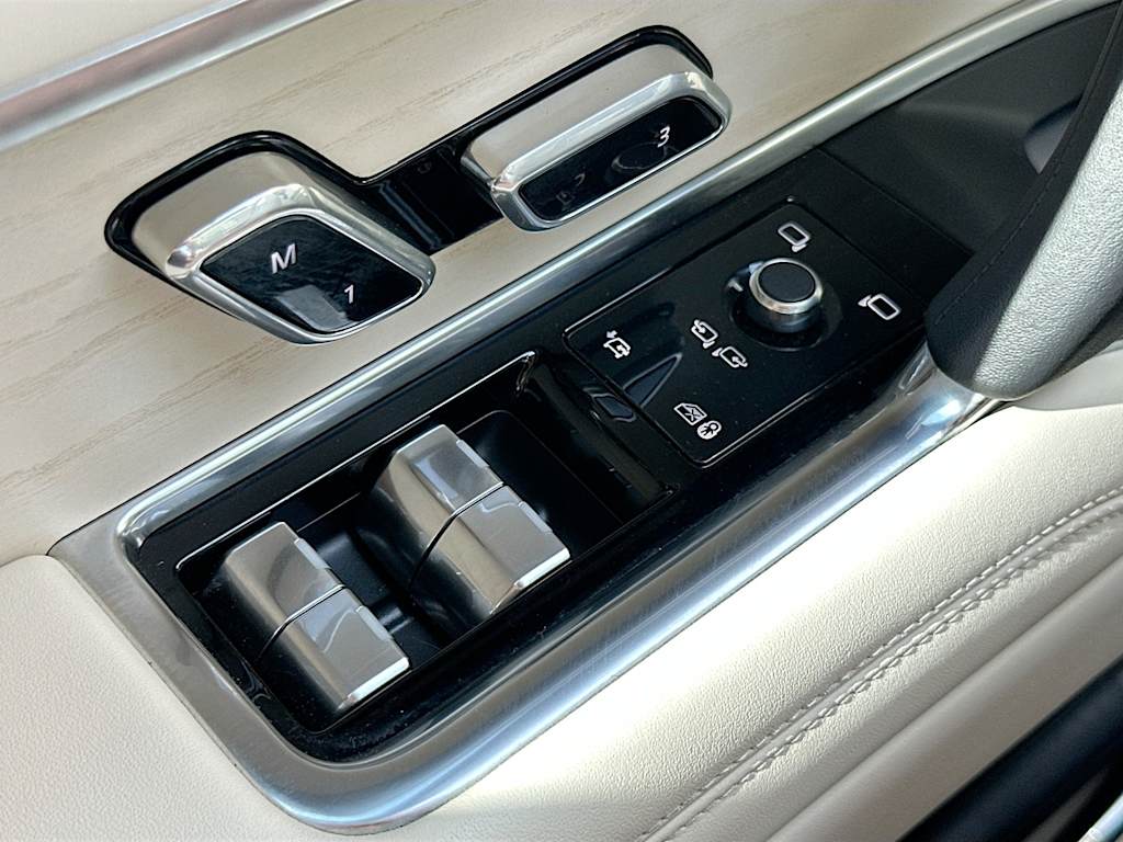Thumbnail: 2024 Land Rover Range Rover - 27