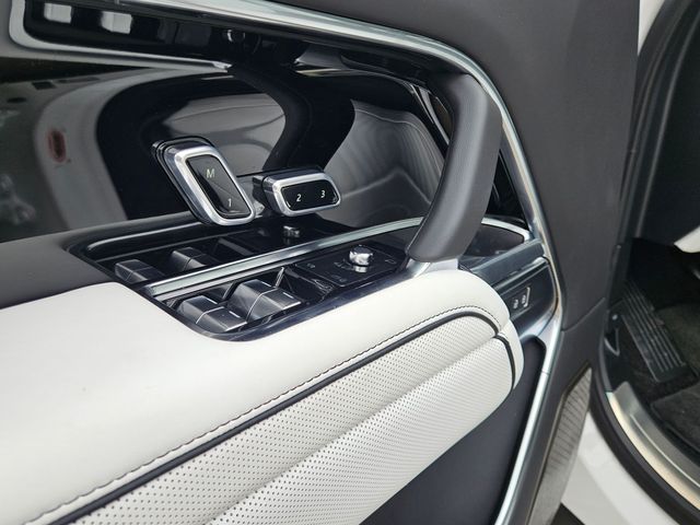 Thumbnail: 2025 Land Rover Range Rover - 27