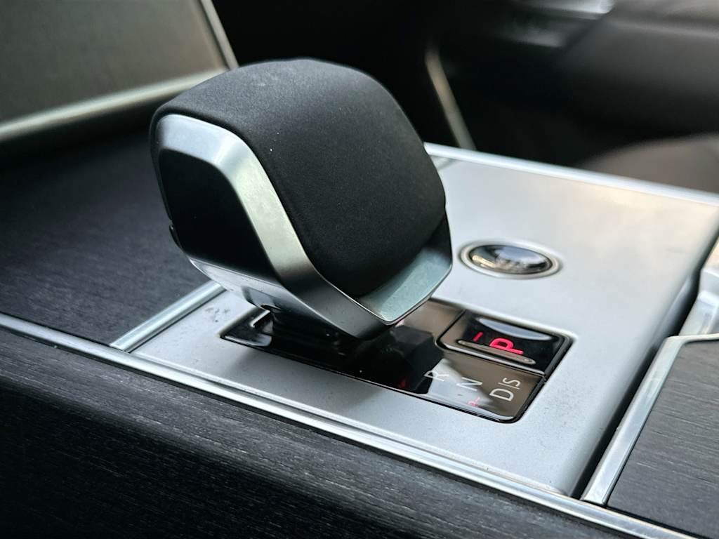 Thumbnail: 2025 Land Rover Range Rover - 15