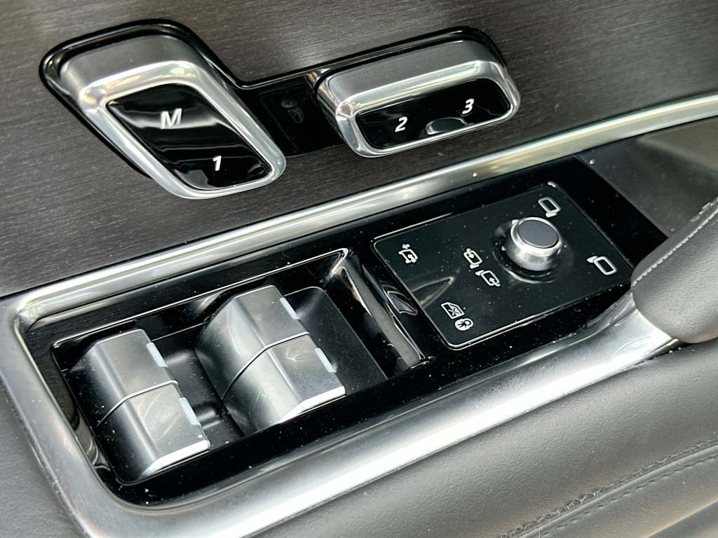 Thumbnail: 2025 Land Rover Range Rover - 27