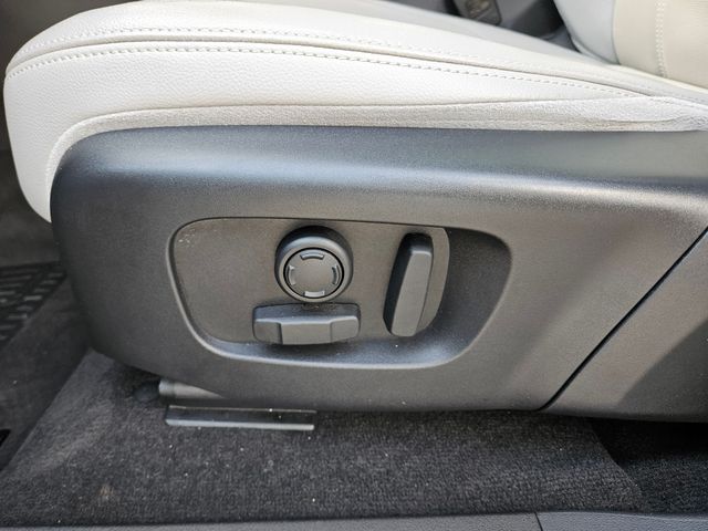 Thumbnail: 2020 Land Rover Range Rover Evoque - 25