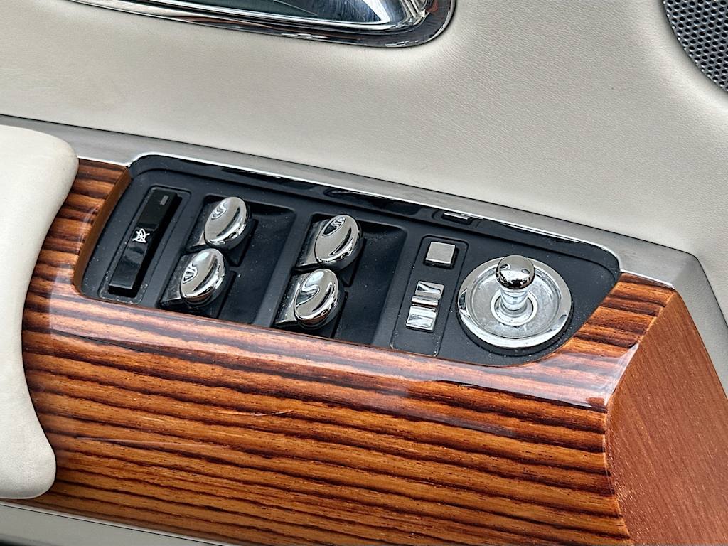 Thumbnail: 2009 Rolls-Royce Phantom - 25