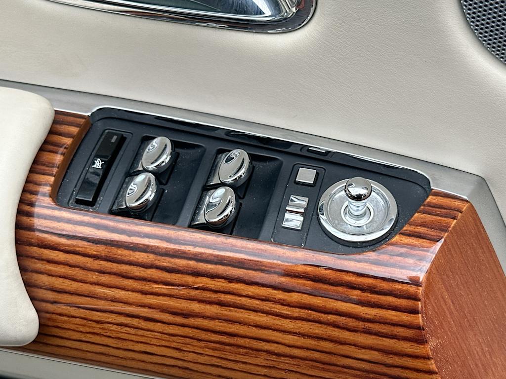 Thumbnail: 2009 Rolls-Royce Phantom - 25