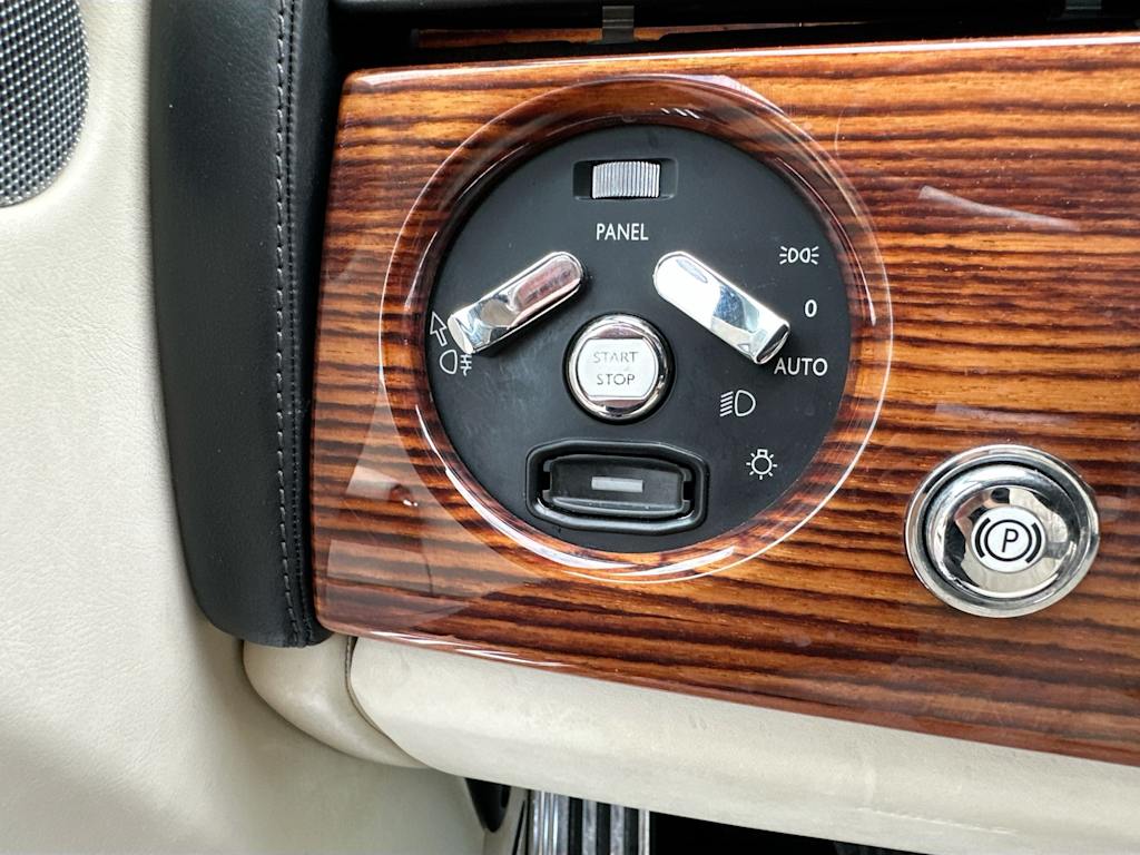 Thumbnail: 2009 Rolls-Royce Phantom - 21