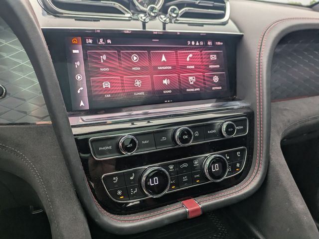 Thumbnail: 2021 Bentley Bentayga - 31