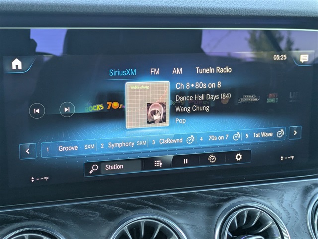 Thumbnail: 2021 Mercedes-Benz E-Class - 32