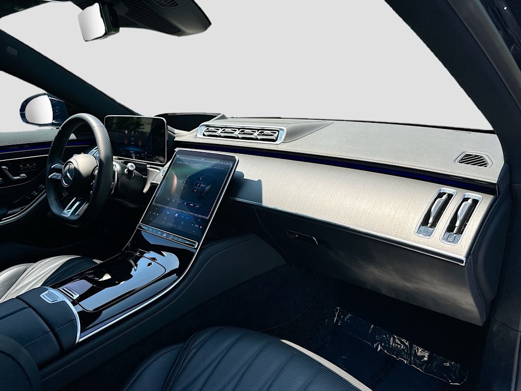 Thumbnail: 2025 Mercedes-Benz S-Class - 32