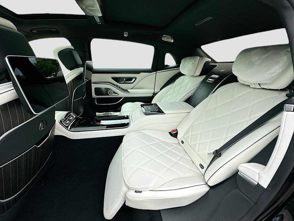 Thumbnail: 2024 Mercedes-Benz S-Class - 10