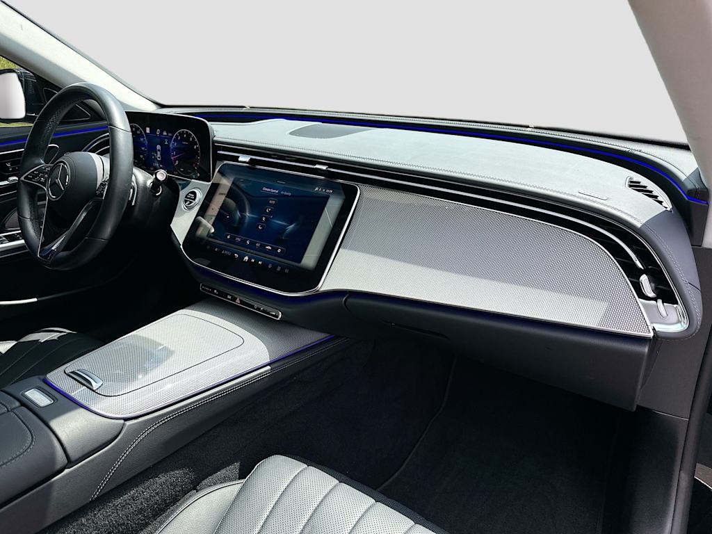 Thumbnail: 2025 Mercedes-Benz E-Class - 32