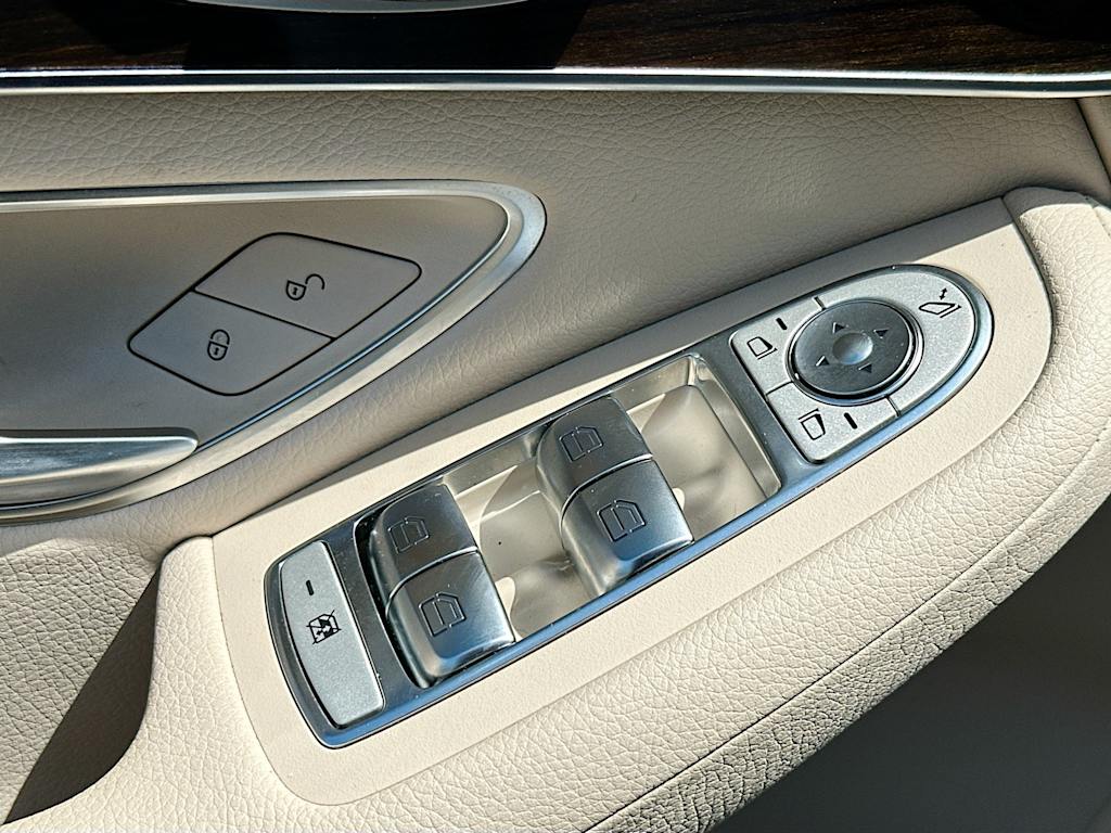 Thumbnail: 2022 Mercedes-Benz GLC - 27