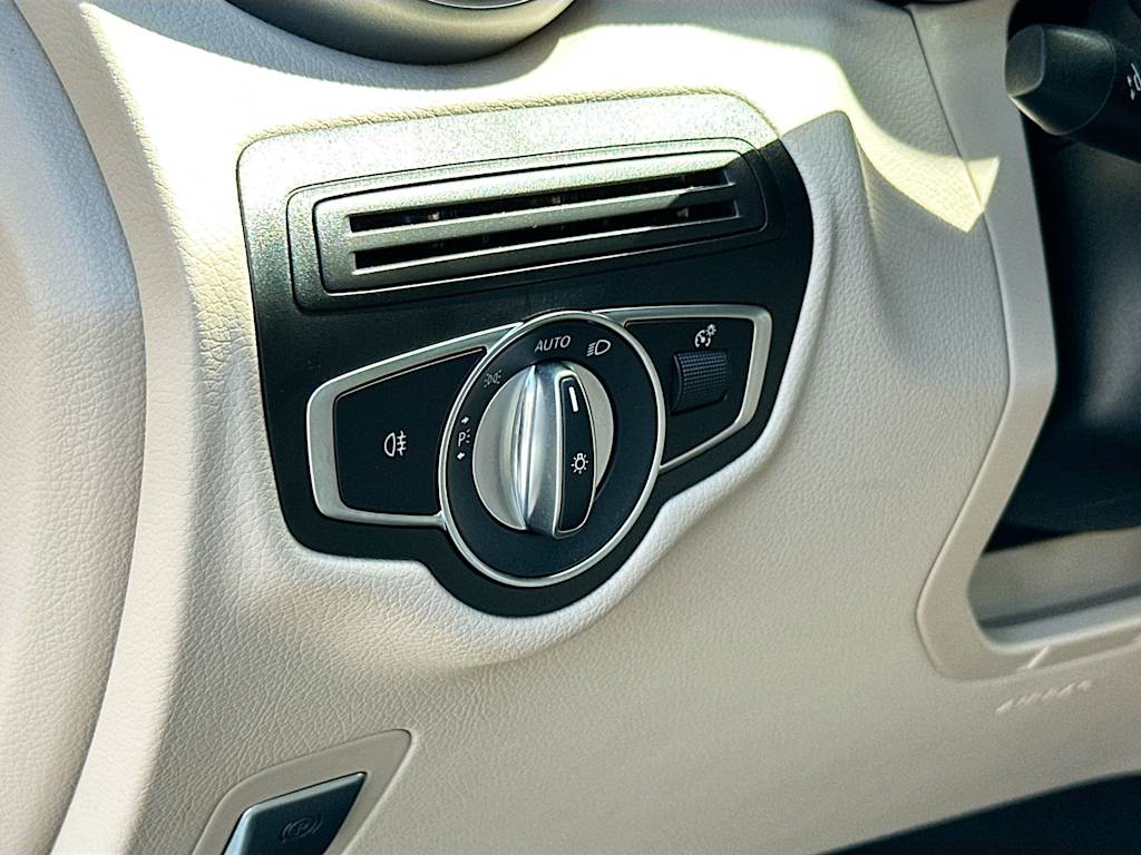 Thumbnail: 2022 Mercedes-Benz GLC - 23